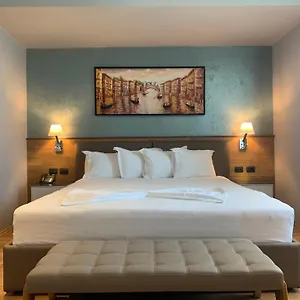 Hotel Butrinti ****